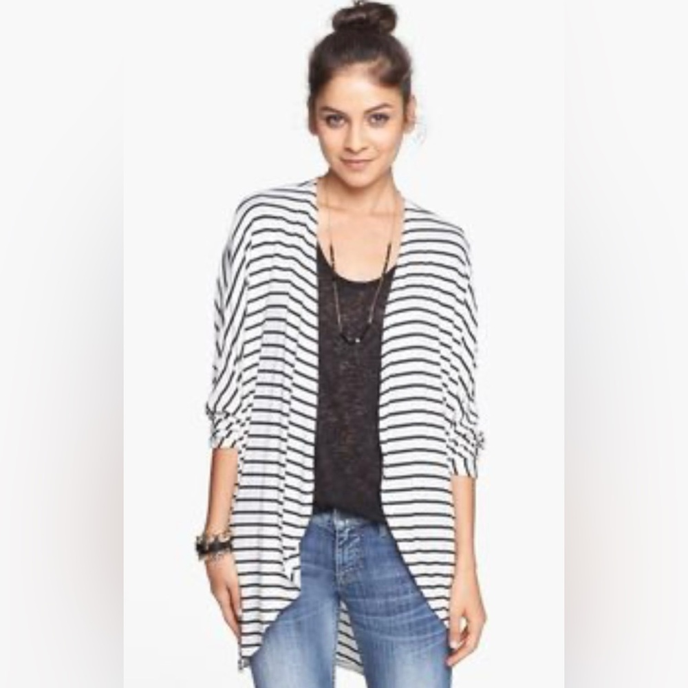 Downeast Kimono Black and Beige Striped with pockets Size Medium